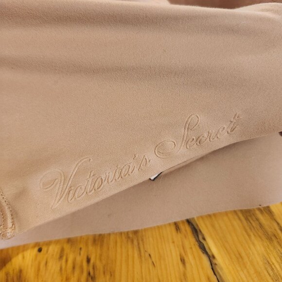 Victoria’s Secret 34DDD Incredible Wireless Push Up Bra Nude Convertible 409105 - Picture 5 of 10